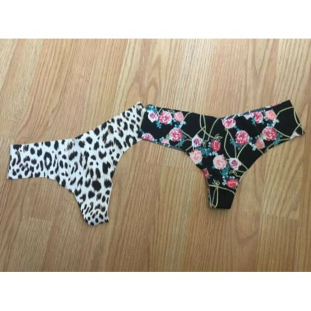 Lot of 2 Victorias Secret  No Show Thong Panties Medium Leopard Floral New